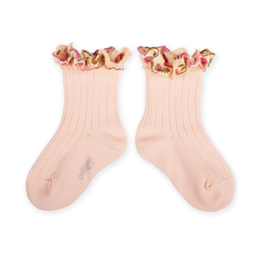 Collegien :: Anemone Embroidered Ruffle Ribbed Ankle Socks 590